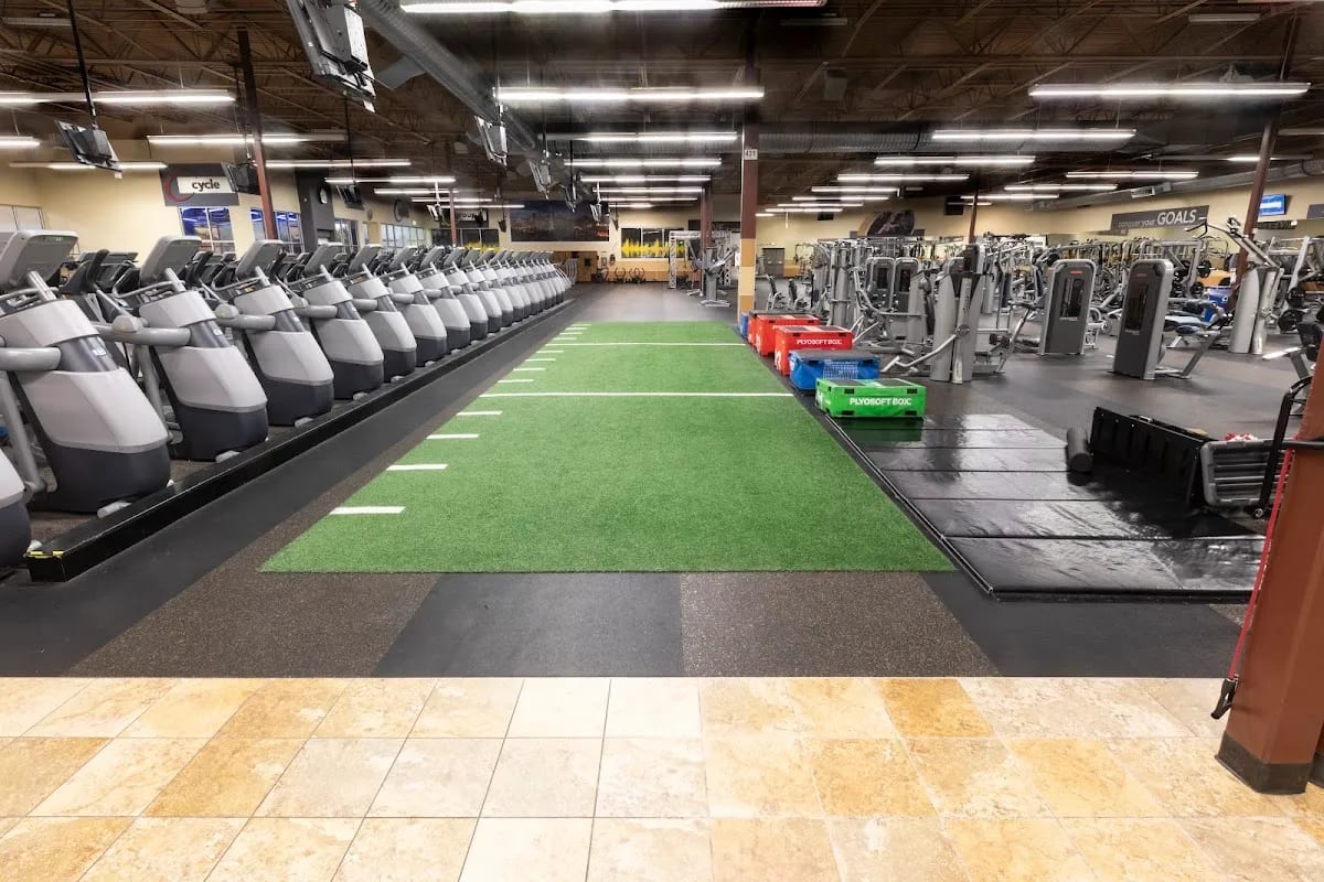 Hour Fitness.